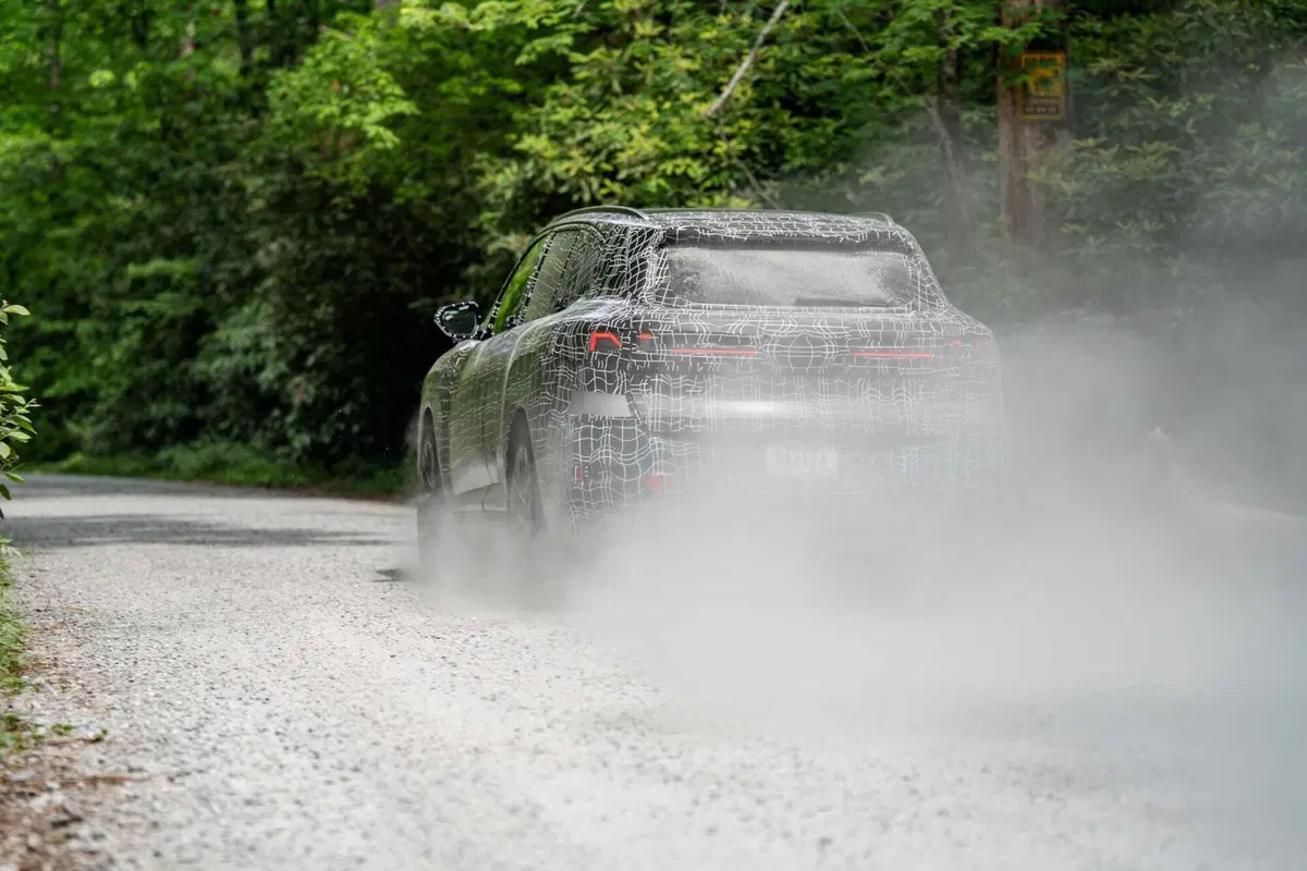 Nuova BMW X5: cinque anime sotto lo stesso cofano, dall'elettrico all'idrogeno (11)