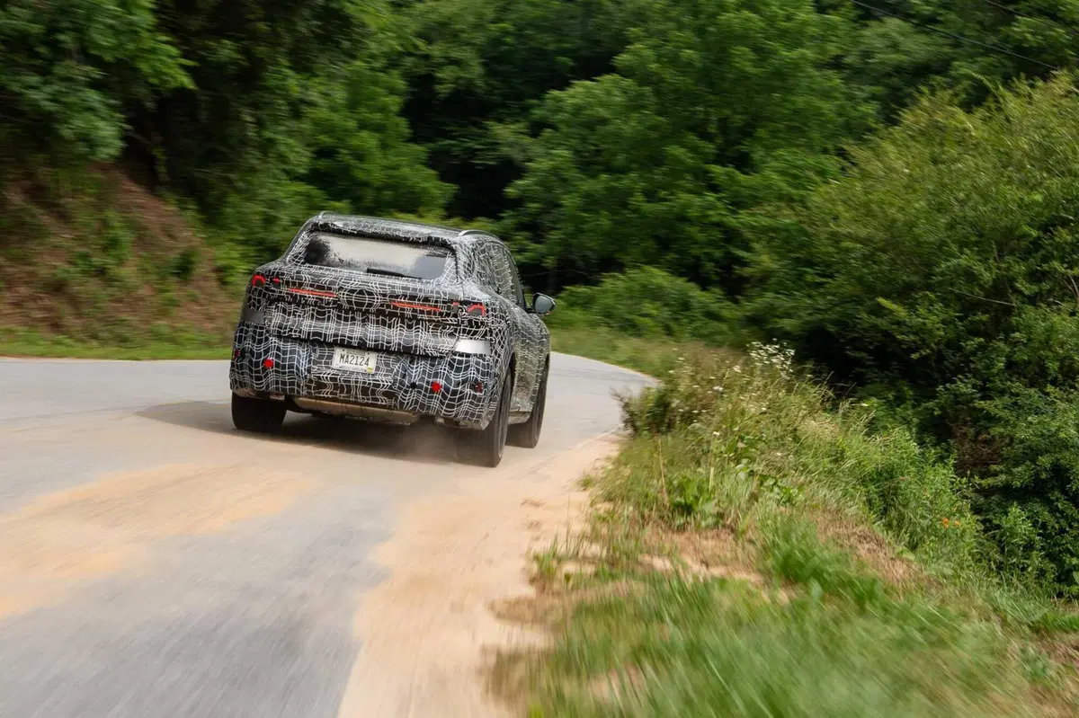 Nuova BMW X5: cinque anime sotto lo stesso cofano, dall'elettrico all'idrogeno (12)