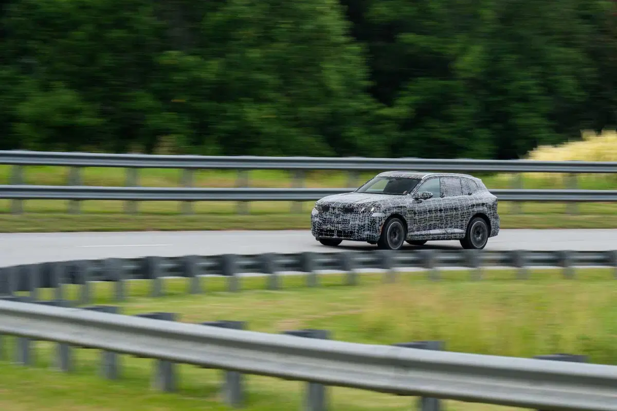 Nuova BMW X5: cinque anime sotto lo stesso cofano, dall'elettrico all'idrogeno (16)