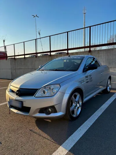 Opel Tigra TwinTop 1.4 16V Enjoy del 2005 usata a Busto Arsizio