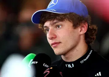 F1. Ci vorrà tempo per un nuovo motore: Antonelli spegne gli entusiasmi Mercedes sull'ADUO e poi frena: Basta paragoni con Senna perché...