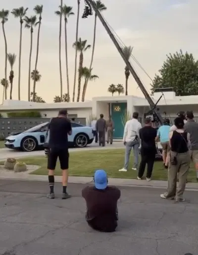 Ferrari Luce, primi spot in California: il web la paragona alla controversa campagna Jaguar elettrica