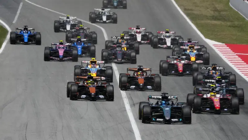 "Fatti, non parole": Domenicali rivoluziona la F1, ecco come il Circus ha tagliato il 35% delle emissioni