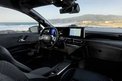 Dal 7 luglio le auto nuove ti guardano in faccia: ecco i nuovi ADAS obbligatori in Europa