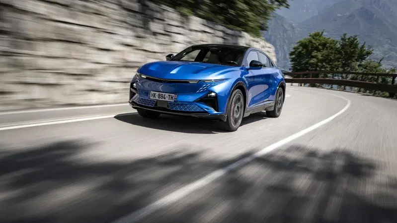 Alpine A390 GT, la prova: il design conquista, i tre motori fanno la differenza