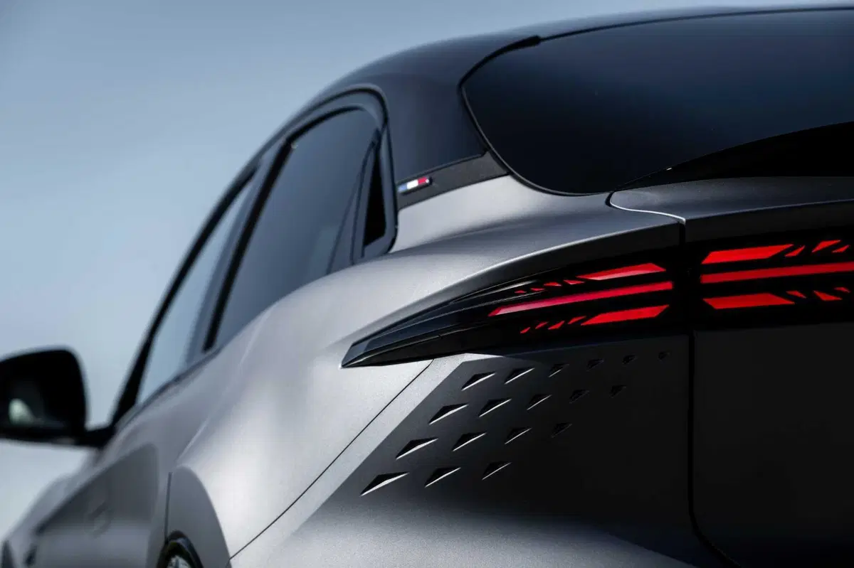 Alpine A390 GT, la prova: il design conquista, i tre motori fanno la differenza (2)