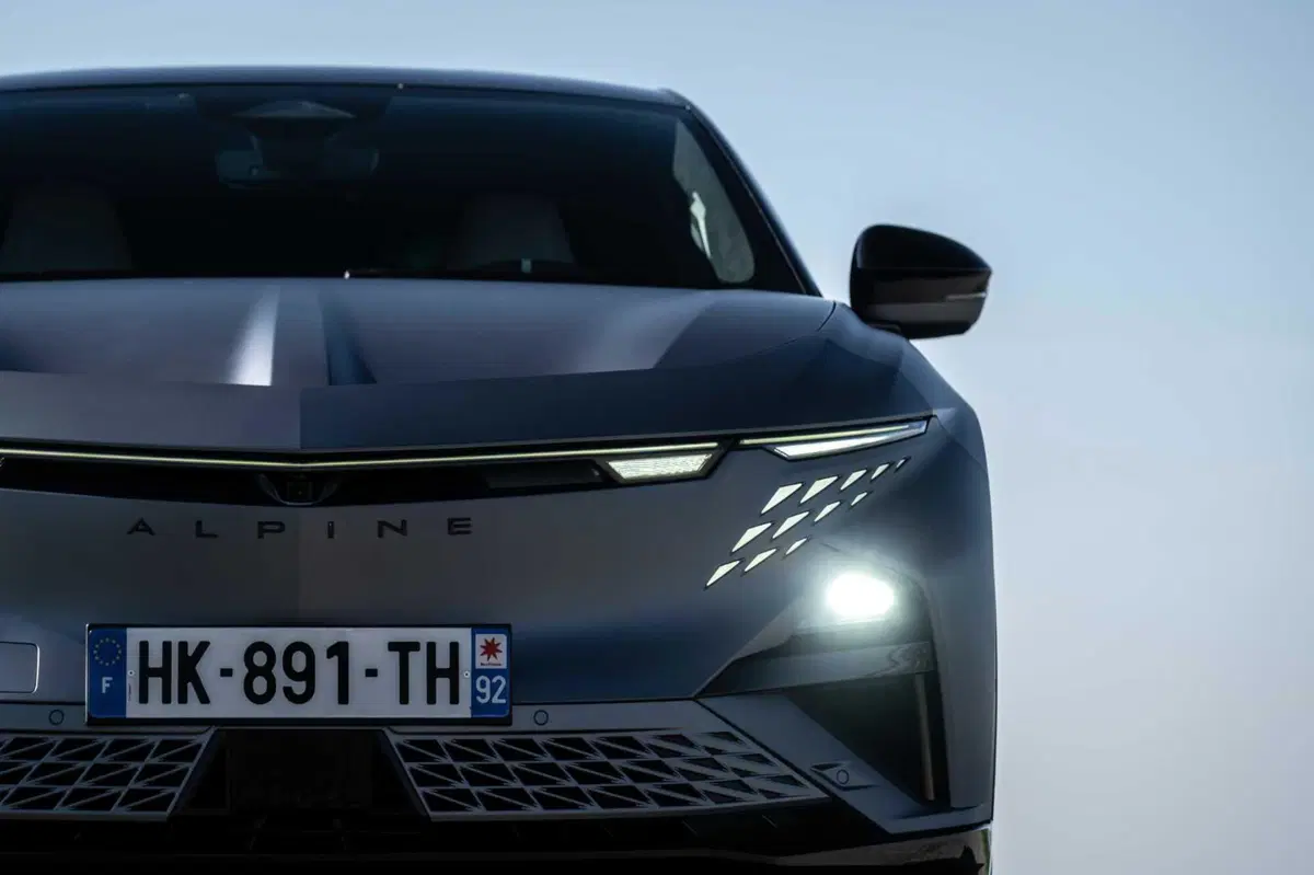 Alpine A390 GT, la prova: il design conquista, i tre motori fanno la differenza (5)