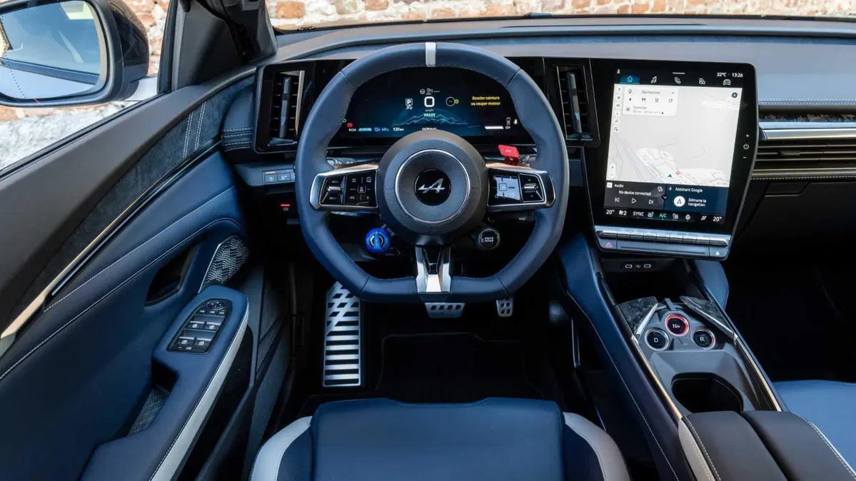 Alpine A390 GT, la prova: il design conquista, i tre motori fanno la differenza