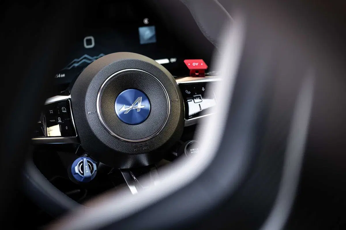 Alpine A390 GT, la prova: il design conquista, i tre motori fanno la differenza (3)