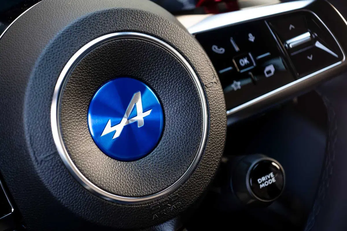Alpine A390 GT, la prova: il design conquista, i tre motori fanno la differenza (4)