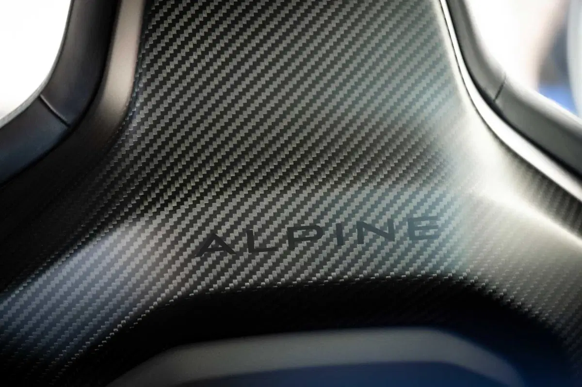 Alpine A390 GT, la prova: il design conquista, i tre motori fanno la differenza (7)