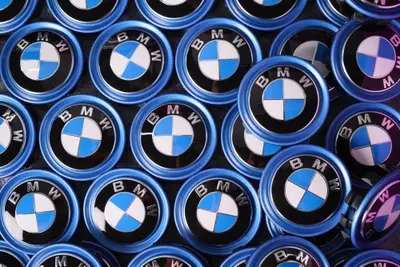 BMW taglia le stime 2026: margini al minimo, pesano Cina e Medio Oriente