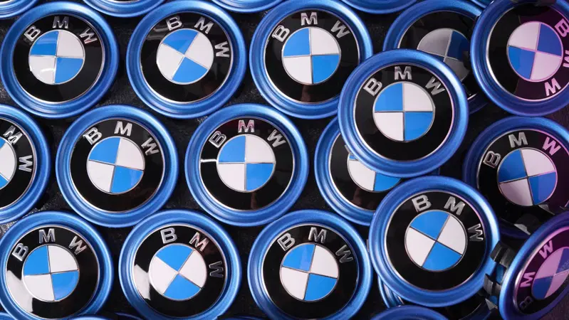 BMW taglia le stime 2026: margini al minimo, pesano Cina e Medio Oriente