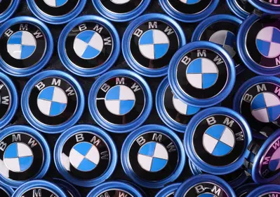 BMW taglia le stime 2026: margini al minimo, pesano Cina e Medio Oriente