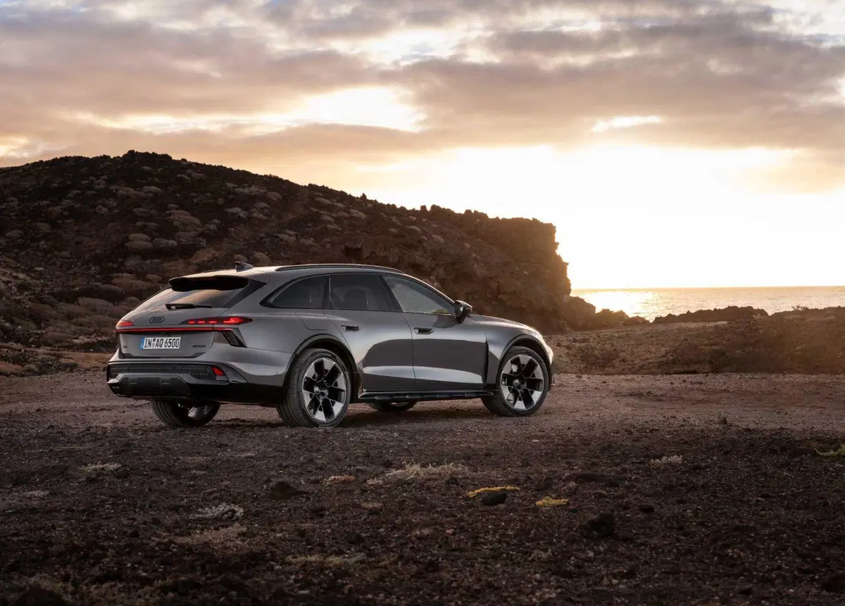 Audi A6 allroad 2026: la familiare che non teme nessun terreno arriva anche ibrida plug-in (5)