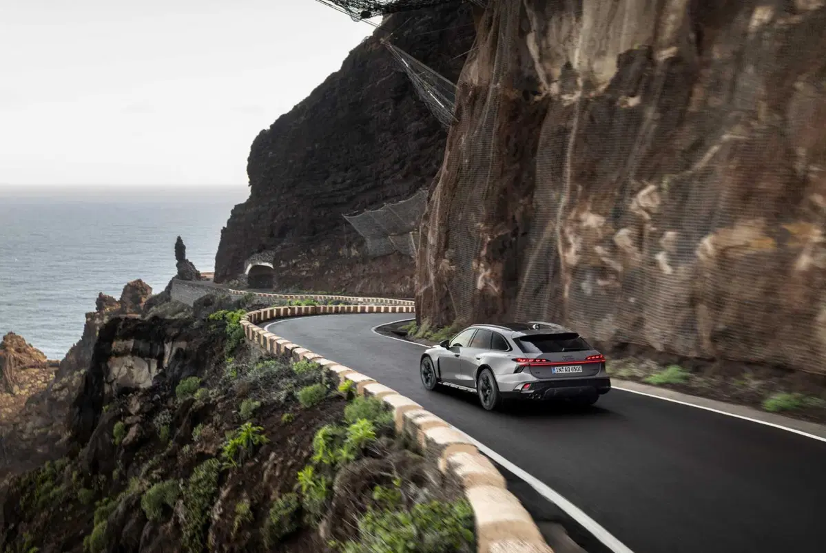 Audi A6 allroad 2026: la familiare che non teme nessun terreno arriva anche ibrida plug-in (10)