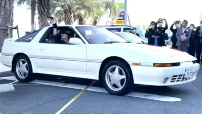 Nessuno se lo aspetta: ecco l&rsquo;auto sportiva e leggendaria del Primo Ministro del Giappone