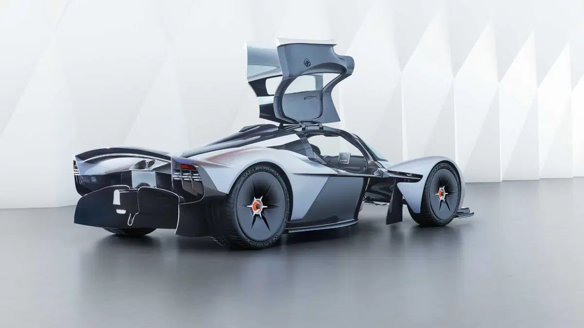 Aston Martin Valkyrie (5)