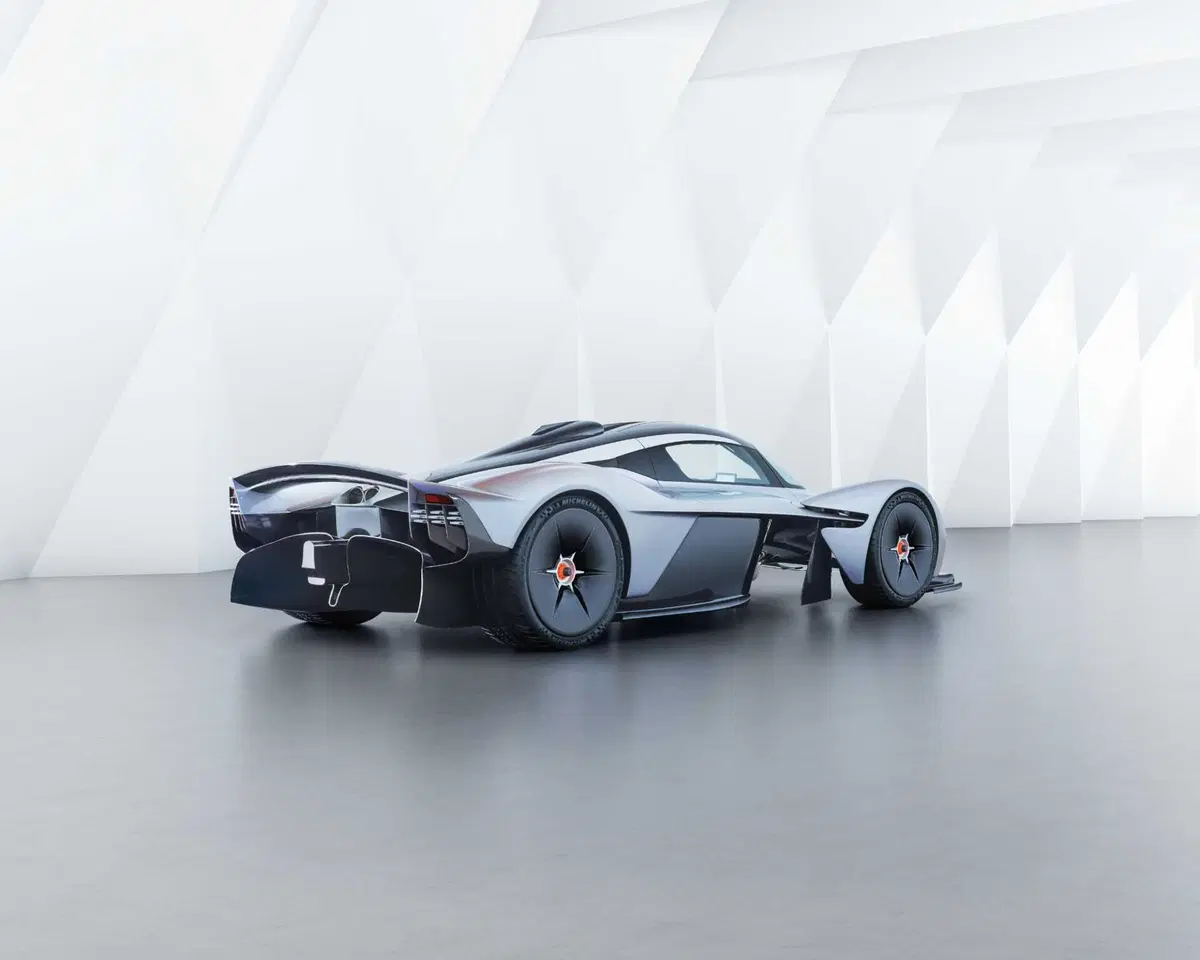 Aston Martin Valkyrie (6)