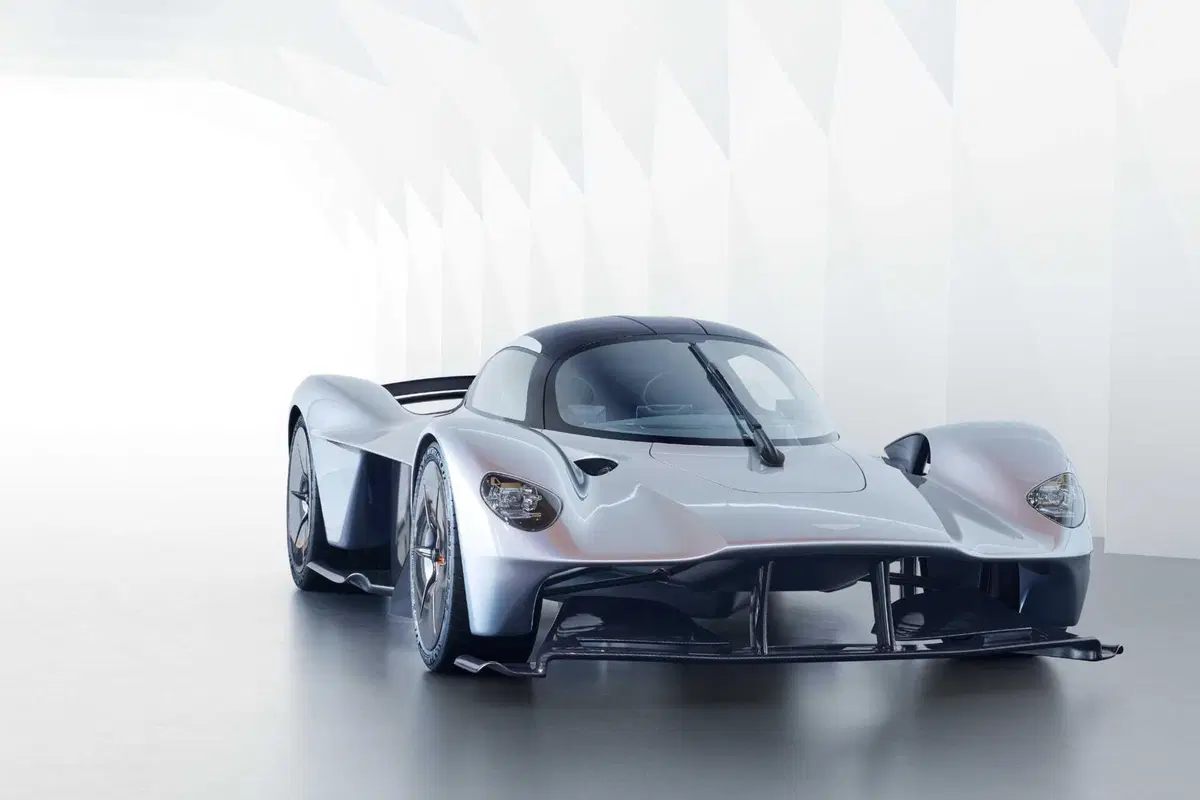Aston Martin Valkyrie (7)
