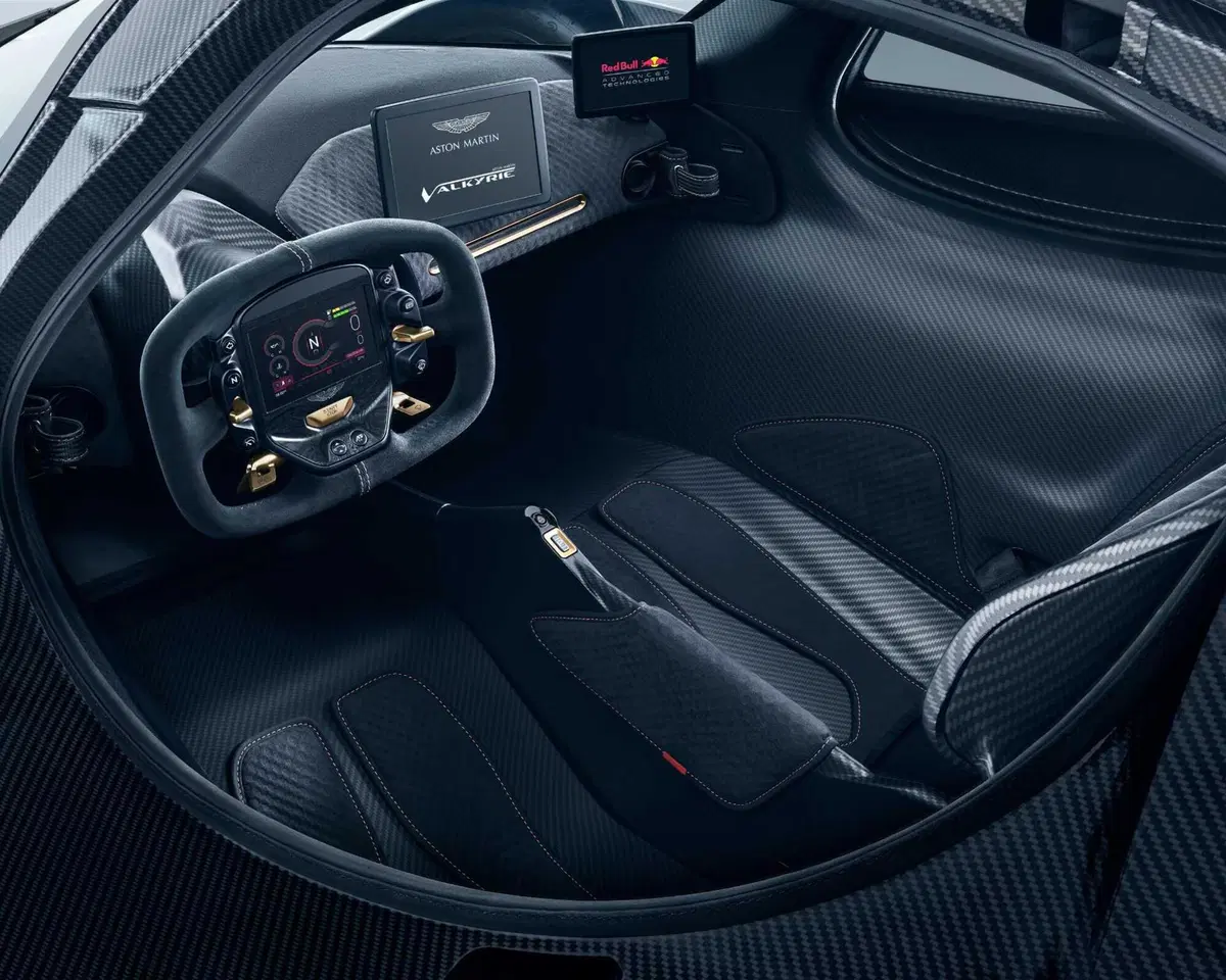 Aston Martin Valkyrie (9)