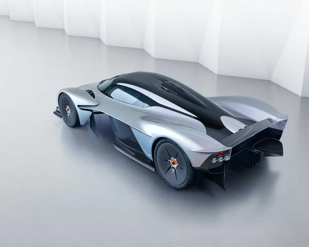 Aston Martin Valkyrie (14)