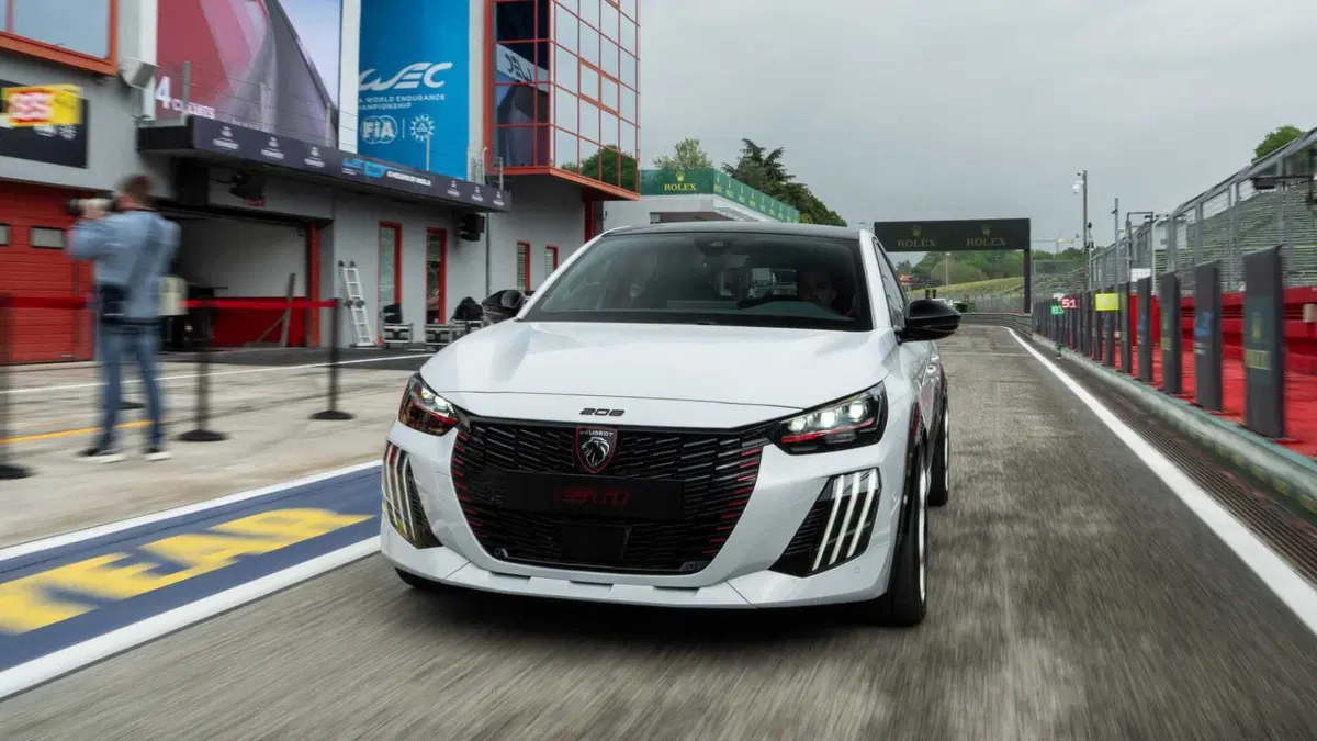 Peugeot 208 GTi (4)