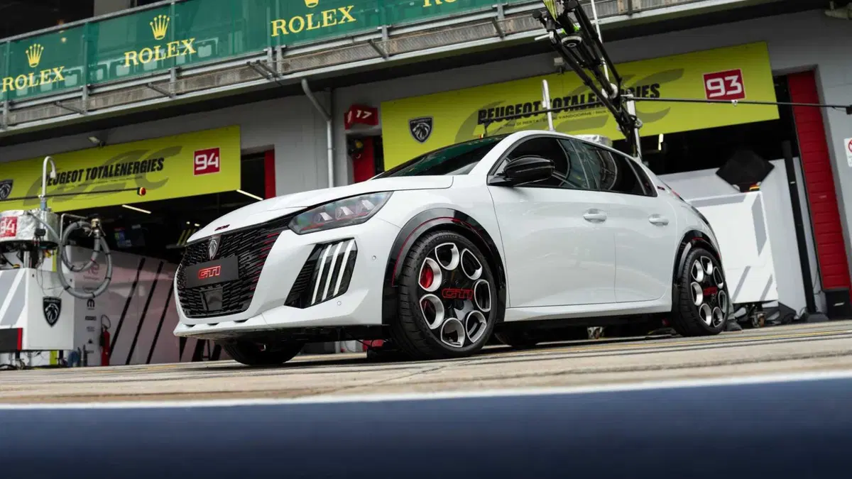 Peugeot 208 GTi (2)
