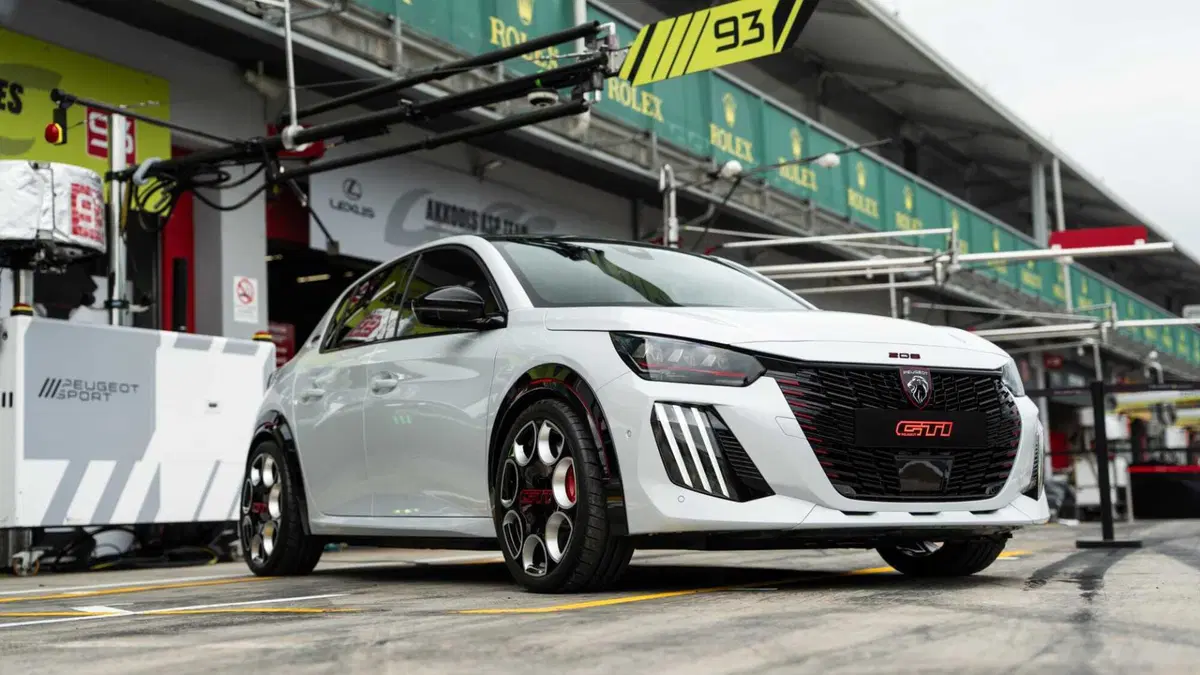 Peugeot 208 GTi (3)
