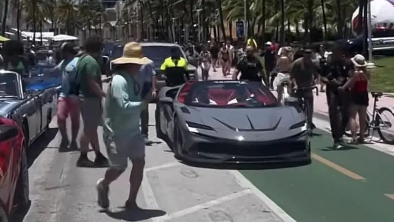 Ronaldinho avvistato con una Ferrari da oltre 1.000 CV: ma c&rsquo;&egrave; un dettaglio sorprendente