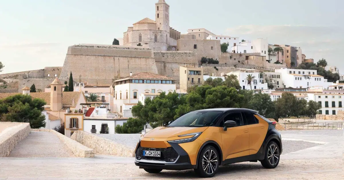 Toyota C-HR Full Hybrid in promozione: il coup&eacute; SUV ibrido scende a 30.950 euro con il Bonus Toyota