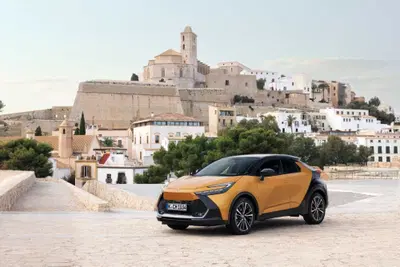 Toyota C-HR Full Hybrid in promozione: il coup&eacute; SUV ibrido scende a 30.950 euro con il Bonus Toyota