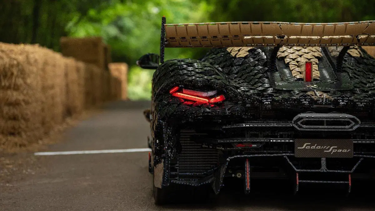La LEGO più veloce di sempre: la Koenigsegg Sadair's Spear tocca 111 km/h (20)