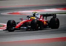 Hamilton ci crede, Mercedes trema: Antonelli deve avere paura dell'affidabilità del motore al GP d'Austria. Orari Sky Sport F1 e TV8