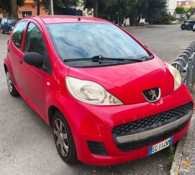 Peugeot 107 68CV 5p. Access del 2011 usata a Bagnolo del Salento