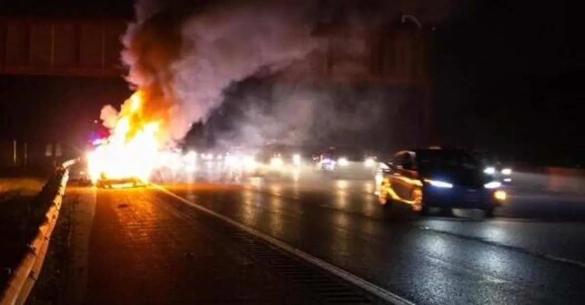 Incendi auto elettriche: la svolta arriva dal vetro riciclato, ecco come spegne le fiamme delle batterie