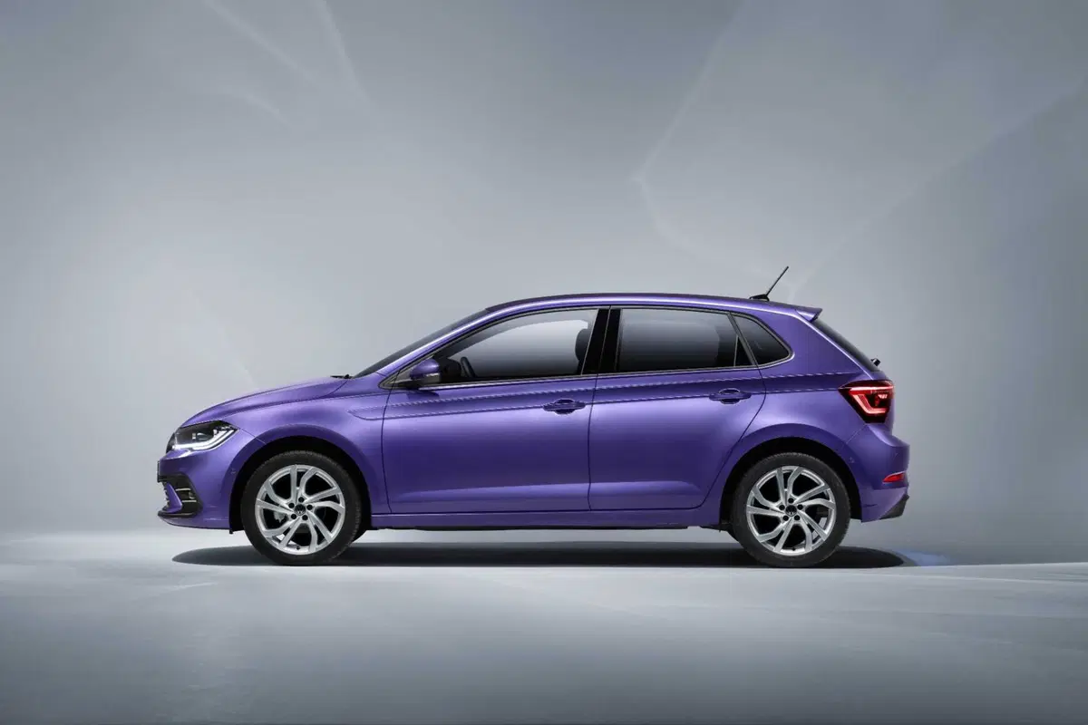 Volkswagen Polo Young, la compatta di Wolfsburg scende sotto i 19.000 euro: ecco cosa cambia davvero (3)