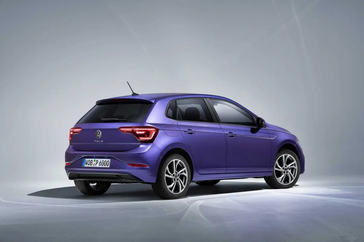 Volkswagen Polo Young, la compatta di Wolfsburg scende sotto i 19.000 euro: ecco cosa cambia davvero (4)