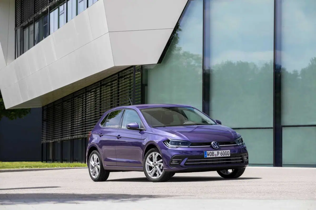 Volkswagen Polo Young, la compatta di Wolfsburg scende sotto i 19.000 euro: ecco cosa cambia davvero (9)