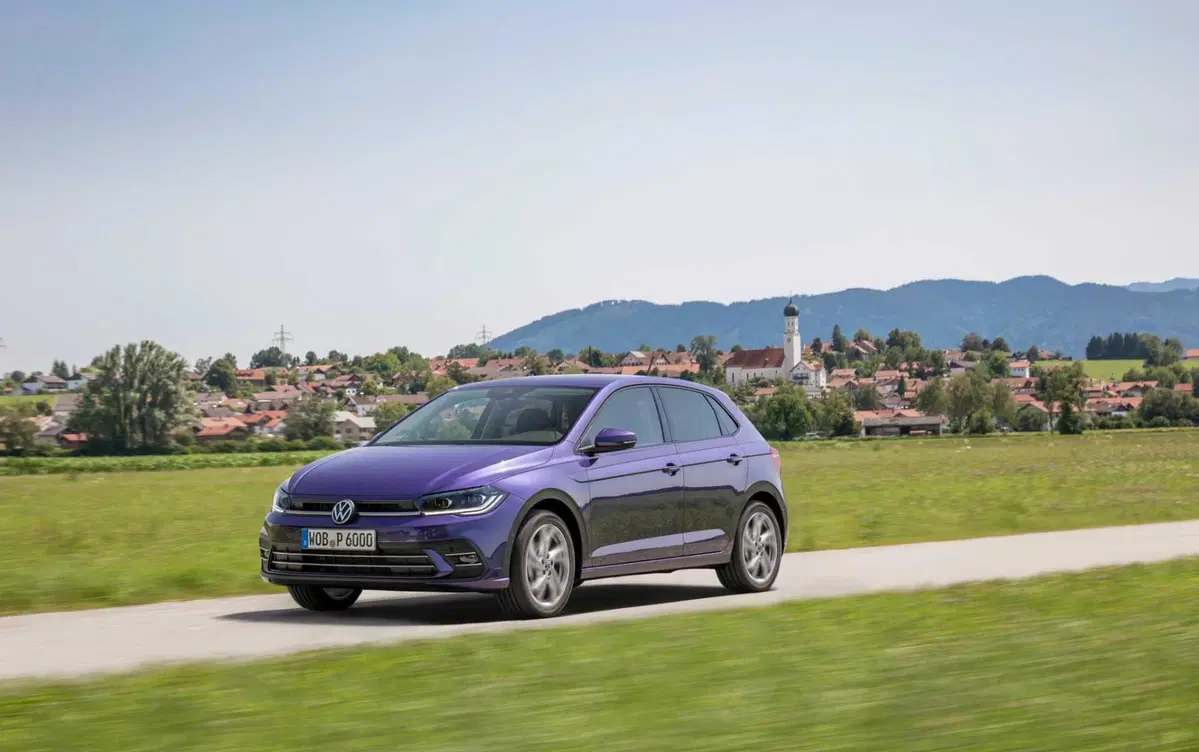 Volkswagen Polo Young, la compatta di Wolfsburg scende sotto i 19.000 euro: ecco cosa cambia davvero (10)