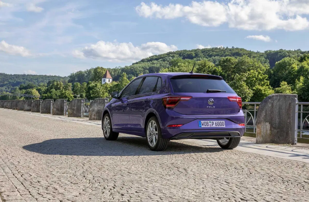 Volkswagen Polo Young, la compatta di Wolfsburg scende sotto i 19.000 euro: ecco cosa cambia davvero (12)