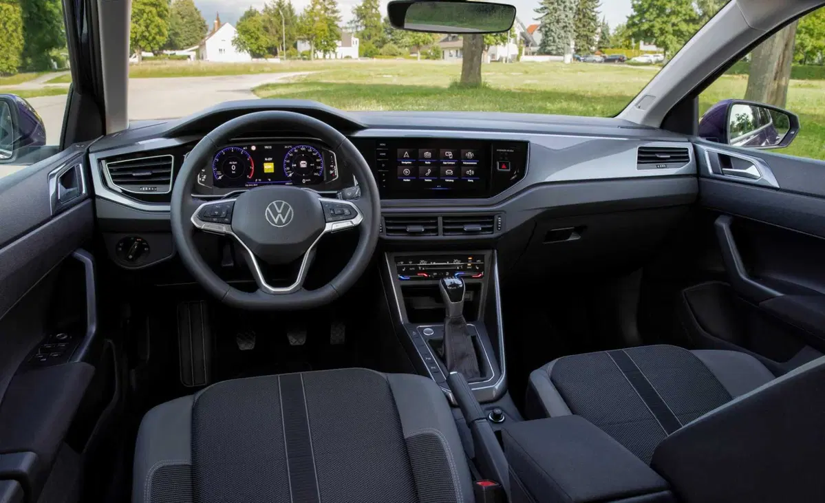 Volkswagen Polo Young, la compatta di Wolfsburg scende sotto i 19.000 euro: ecco cosa cambia davvero (13)