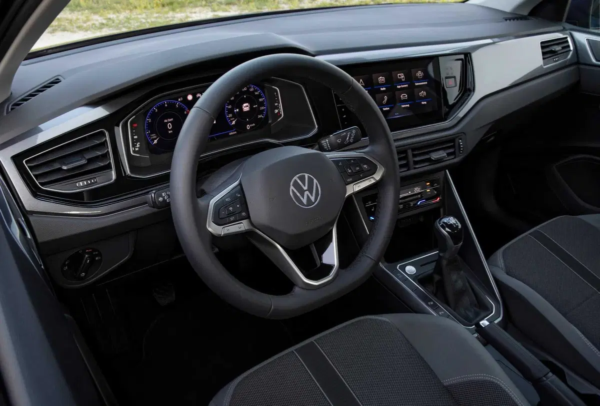 Volkswagen Polo Young, la compatta di Wolfsburg scende sotto i 19.000 euro: ecco cosa cambia davvero (14)