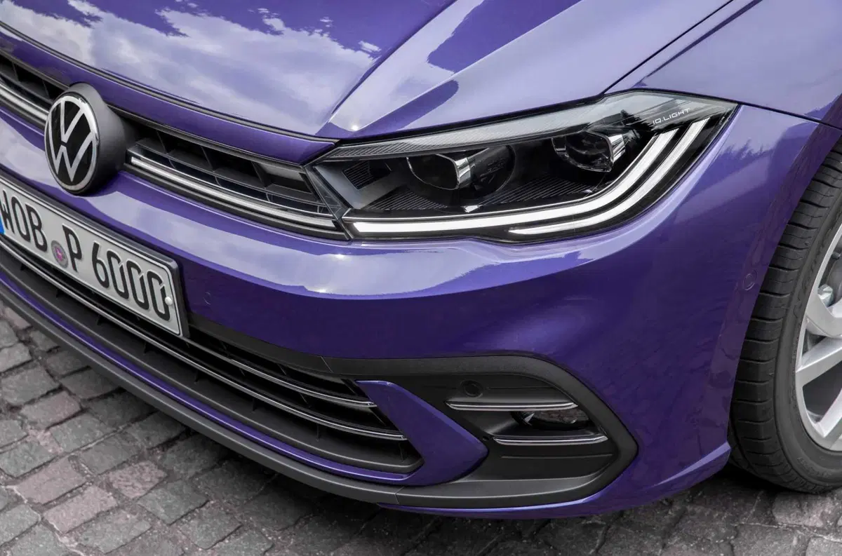 Volkswagen Polo Young, la compatta di Wolfsburg scende sotto i 19.000 euro: ecco cosa cambia davvero (15)