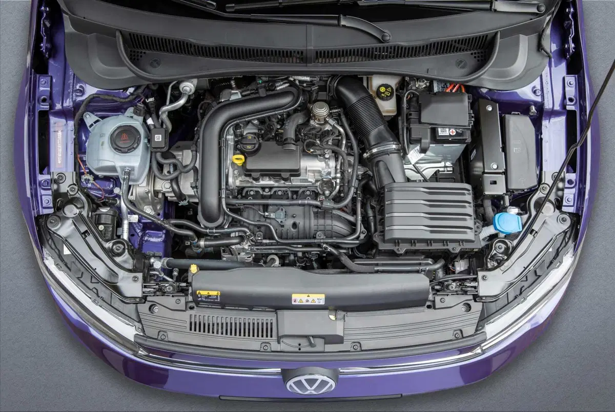 Volkswagen Polo Young, la compatta di Wolfsburg scende sotto i 19.000 euro: ecco cosa cambia davvero (16)