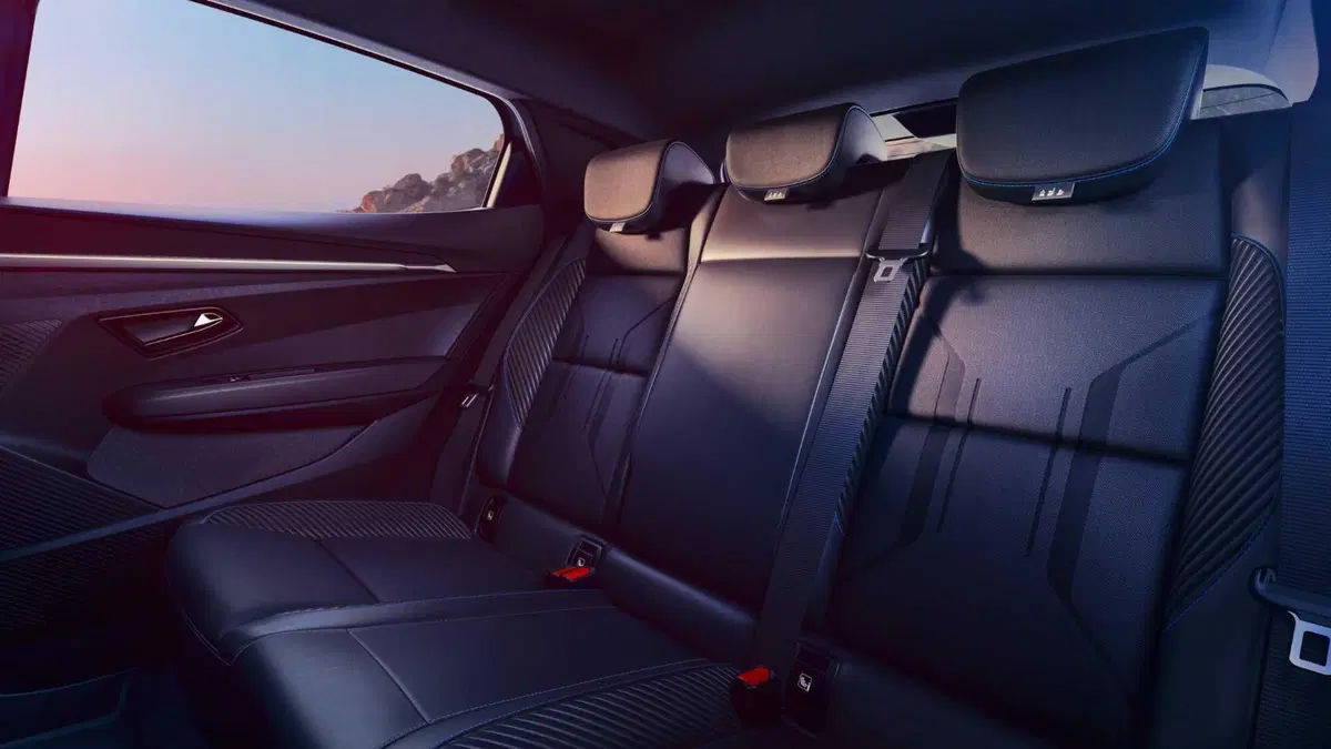 Renault Megane E-Tech Electric si rifà il trucco: nuova batteria, più autonomia e Gemini a bordo