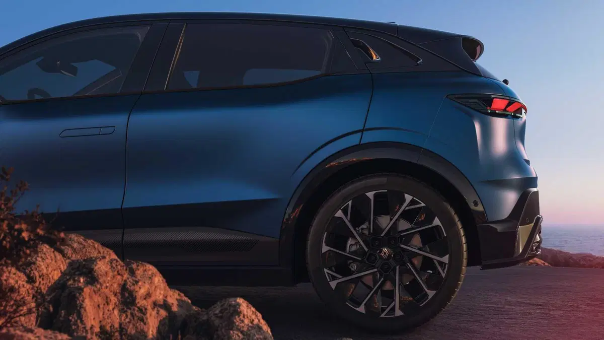 Renault Megane E-Tech Electric si rifà il trucco: nuova batteria, più autonomia e Gemini a bordo (6)