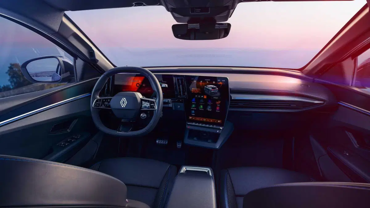 Renault Megane E-Tech Electric si rifà il trucco: nuova batteria, più autonomia e Gemini a bordo (10)
