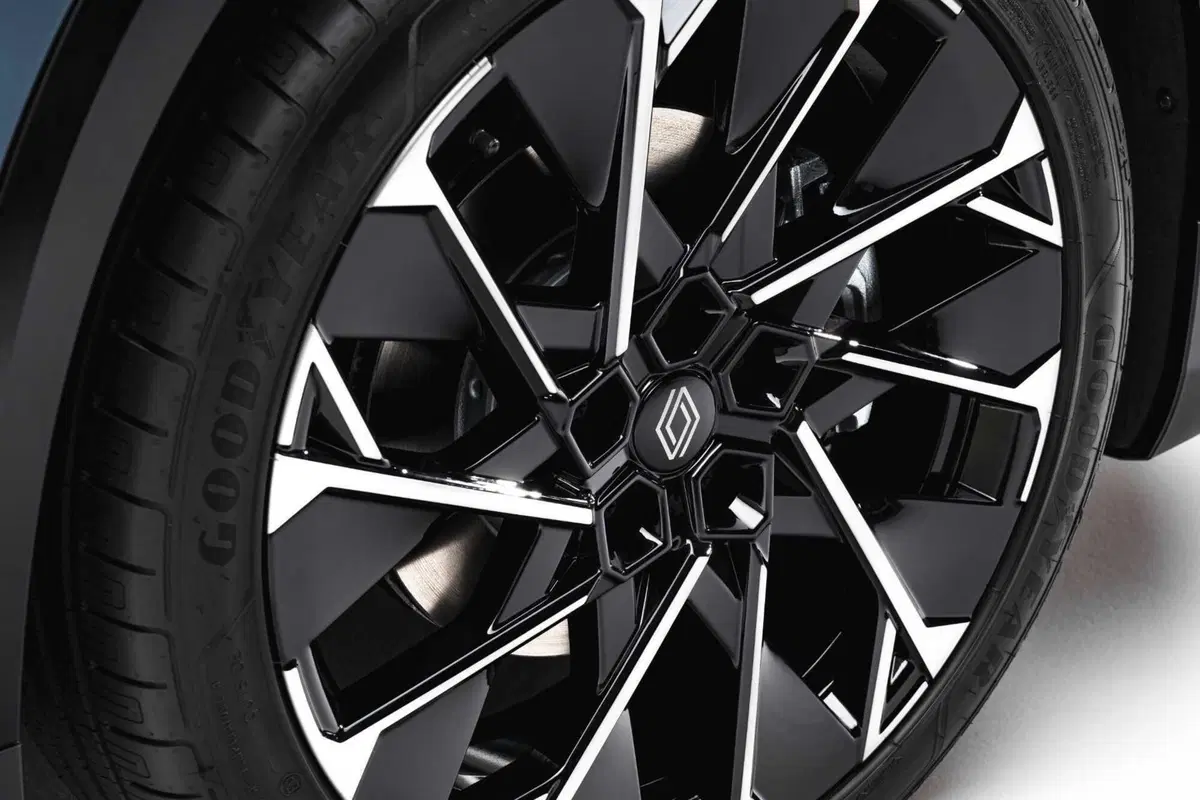 Renault Megane E-Tech Electric si rifà il trucco: nuova batteria, più autonomia e Gemini a bordo (27)