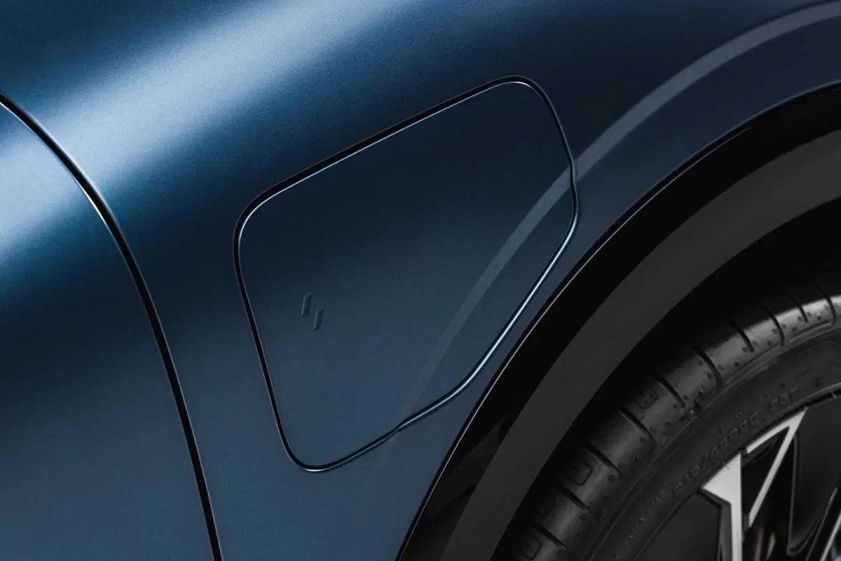Renault Megane E-Tech Electric si rifà il trucco: nuova batteria, più autonomia e Gemini a bordo (28)